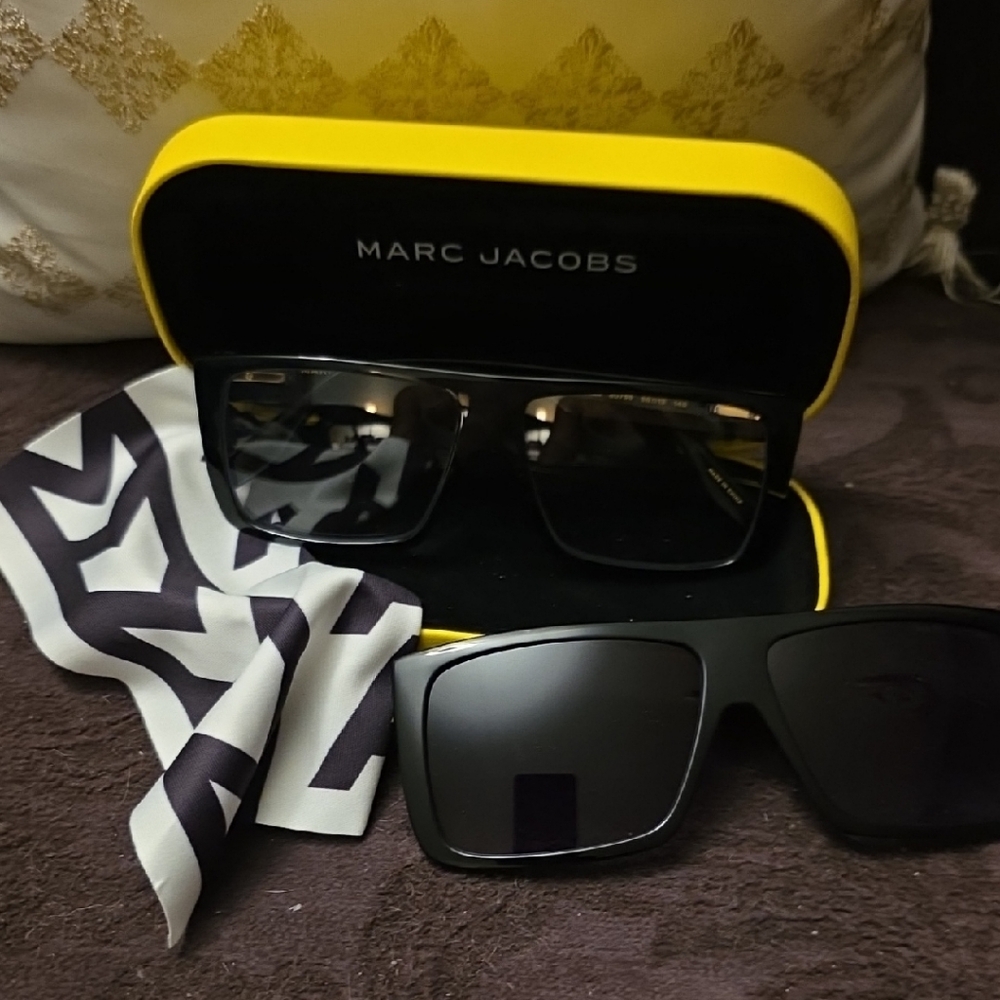Marc Jacobs Black Two-Way Glases